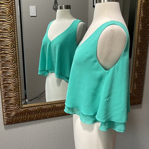Signature8 Light Green Cropped Tank Top - Picture 3 of 8